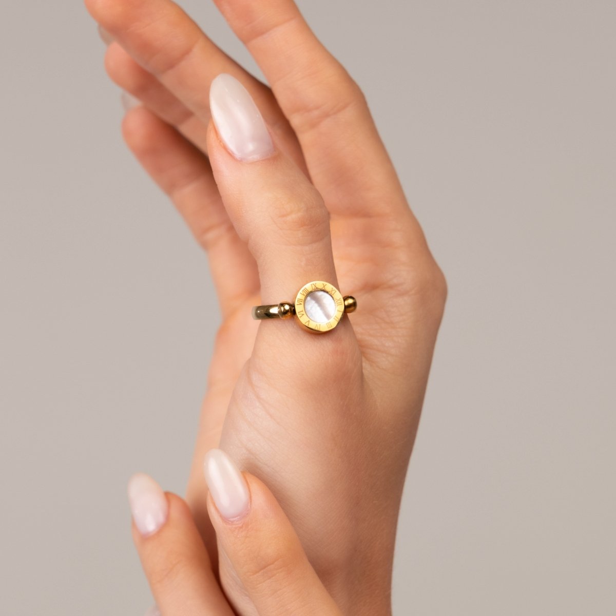 Anel Giratório Numeral Romanos Banhado em Ouro 18K