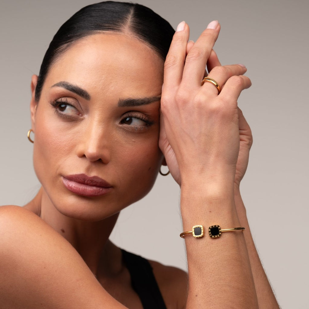 Bracelete Bella Ônix Banhado em Ouro 18k