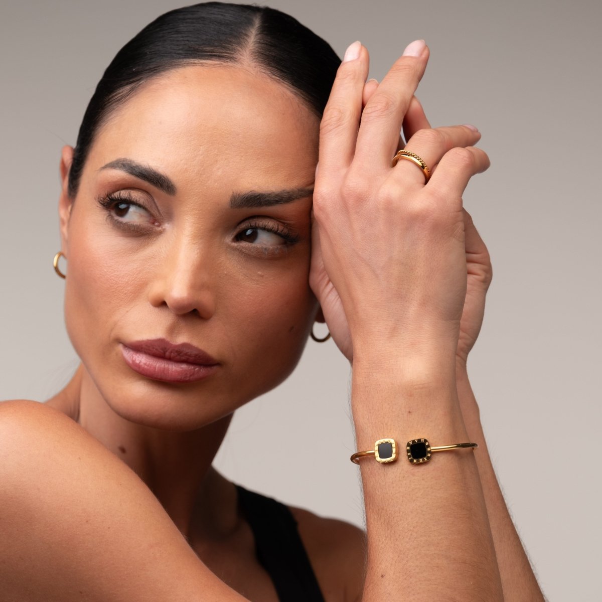 Bracelete Bella Ônix Banhado em Ouro 18k
