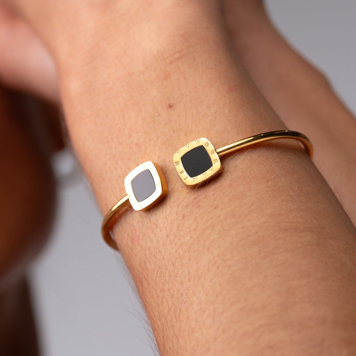 Bracelete Bella Ônix Banhado em Ouro 18k