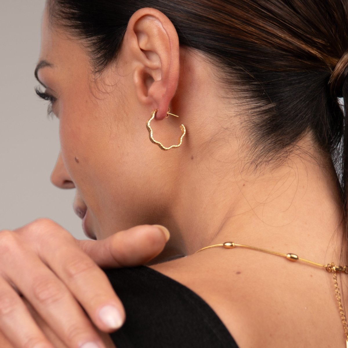 Brinco Argola Wavy Texture Banhado em Ouro 18k