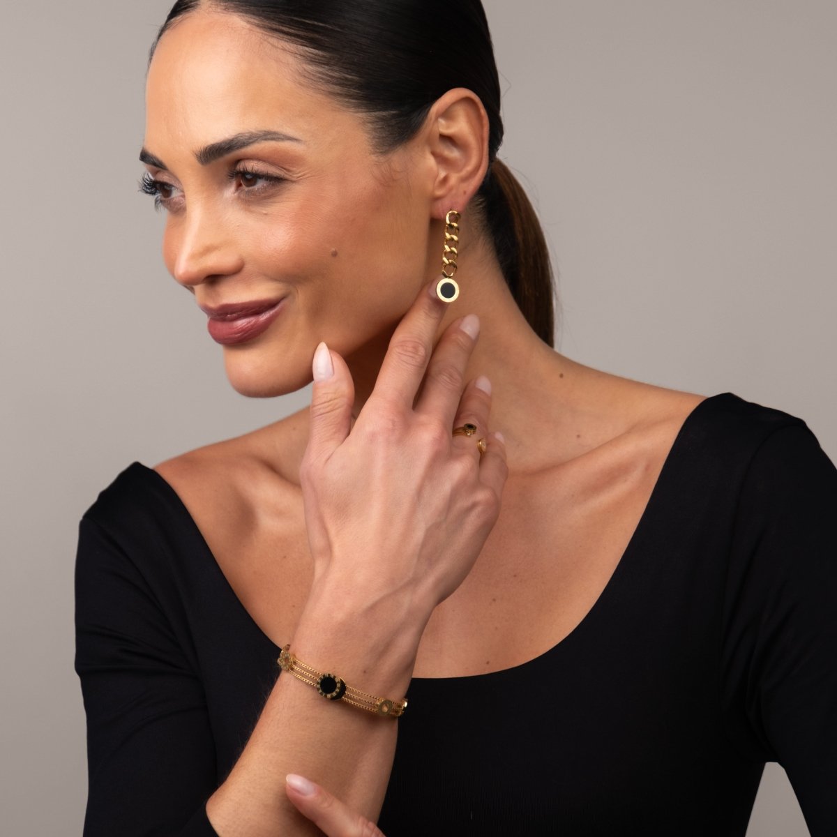Brinco Corrente Glamour Pedra Onix Banhado em Ouro 18K