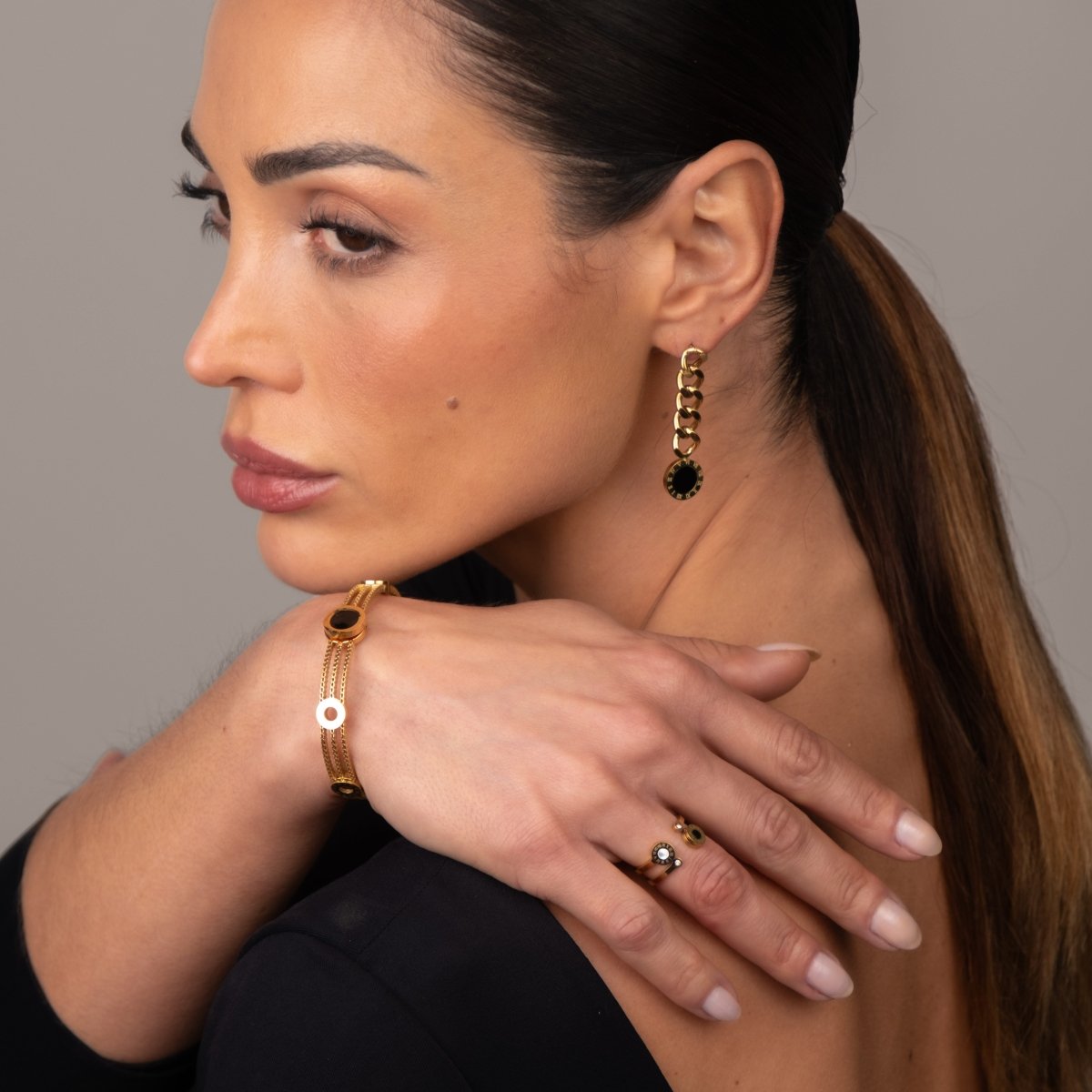 Brinco Corrente Glamour Pedra Onix Banhado em Ouro 18K