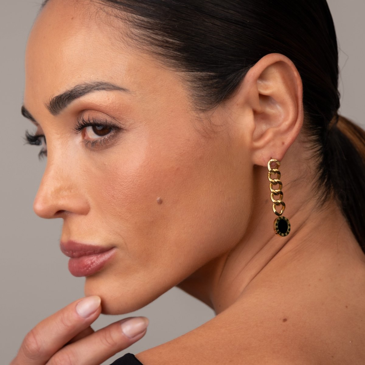 Brinco Corrente Glamour Pedra Onix Banhado em Ouro 18K