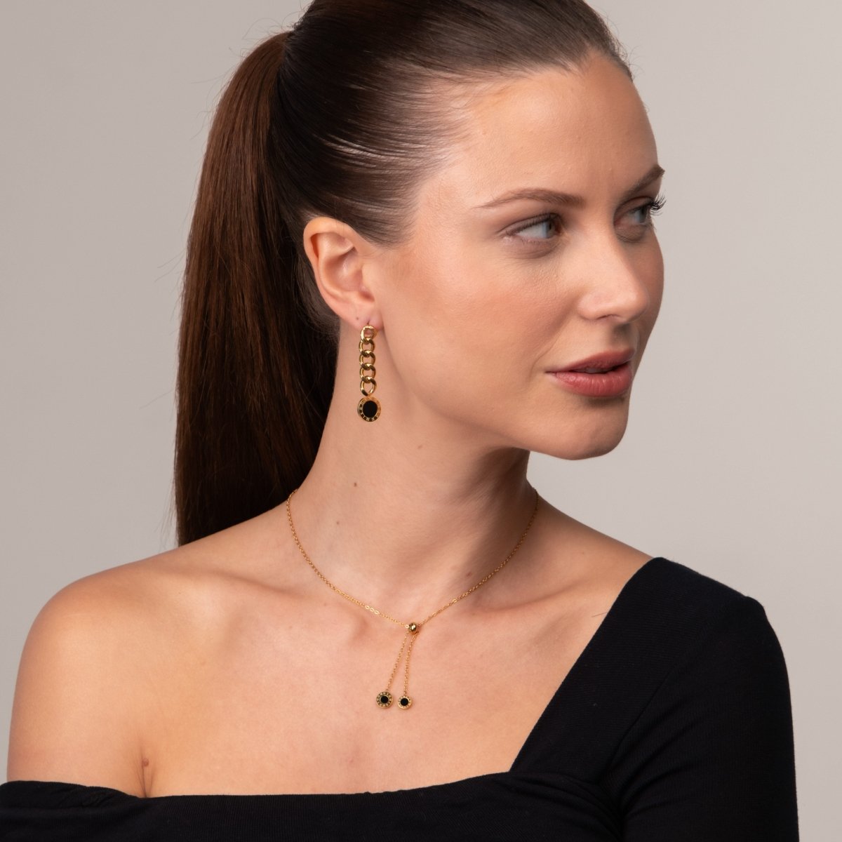 Brinco Corrente Glamour Pedra Onix Banhado em Ouro 18K