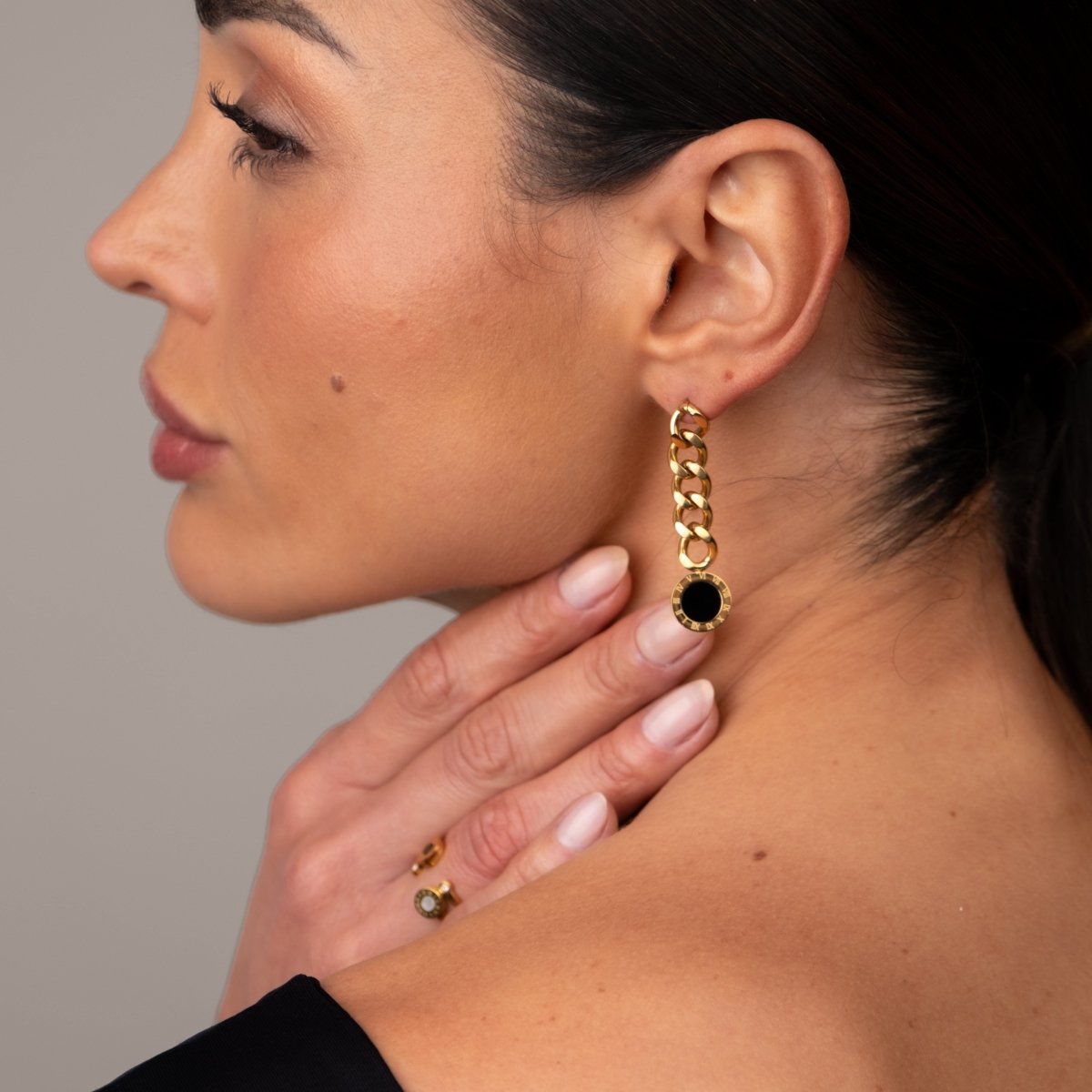 Brinco Corrente Glamour Pedra Onix Banhado em Ouro 18K