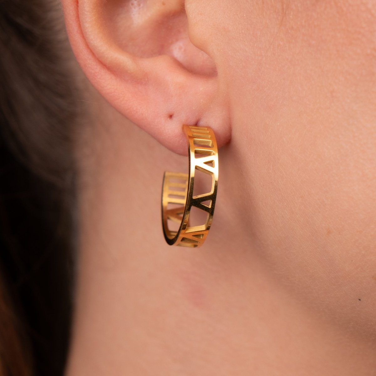 Brinco de Argola Numeral Banhado em Ouro 18K
