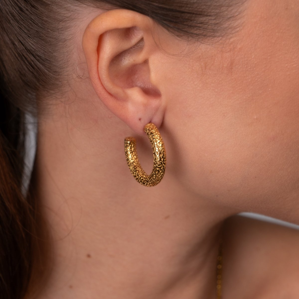 Brinco de Argola Textura Banhado em Ouro 18K