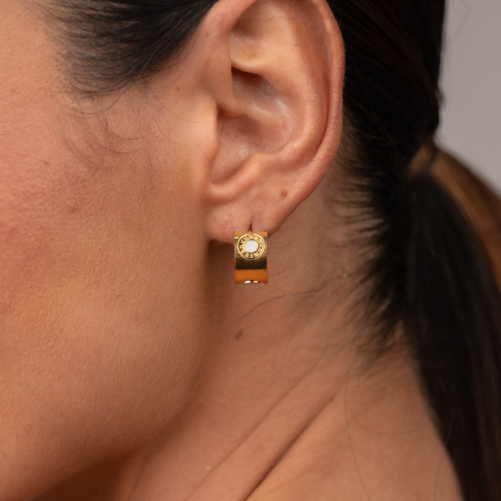 Brinco Giratório Numeral Romanos Banhado em Ouro 18K