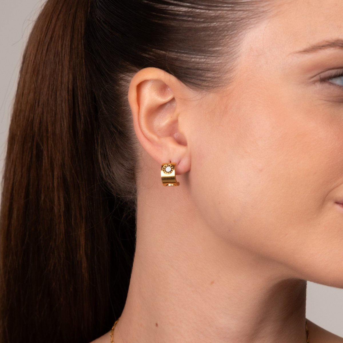 Brinco Giratório Numeral Romanos Banhado em Ouro 18K