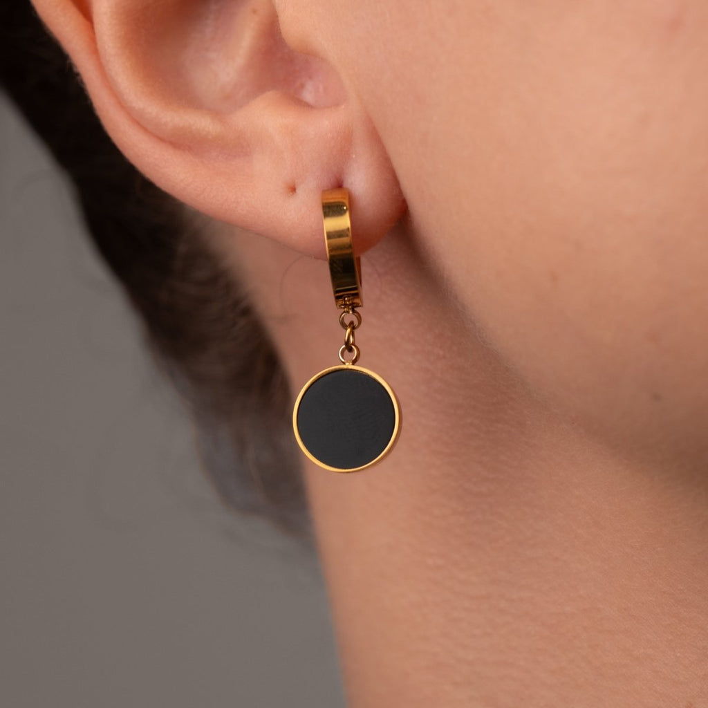 Brinco Pingente Noir Banhado em Ouro 18k