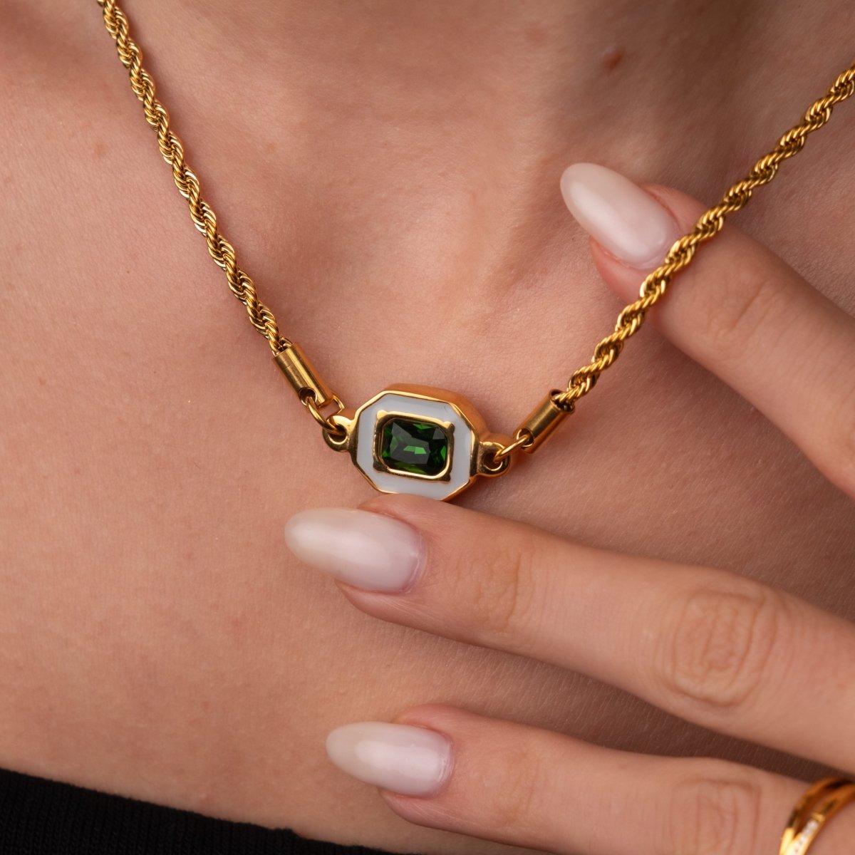 Colar Aura Esmeralda Banhado em Ouro 18K