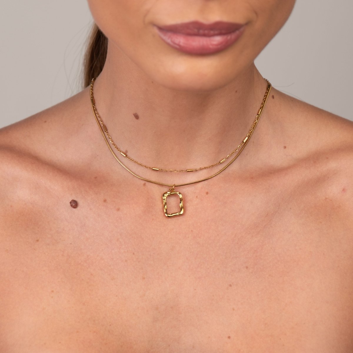 Mix de Colares Pingente Abstrato Banhado em Ouro 18K