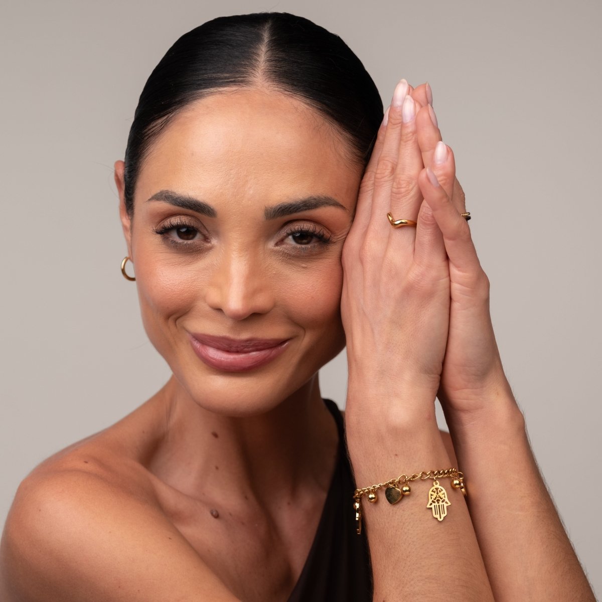 Pulseira Elos Pingente Coração e Hamsá Banhada em Ouro 18K