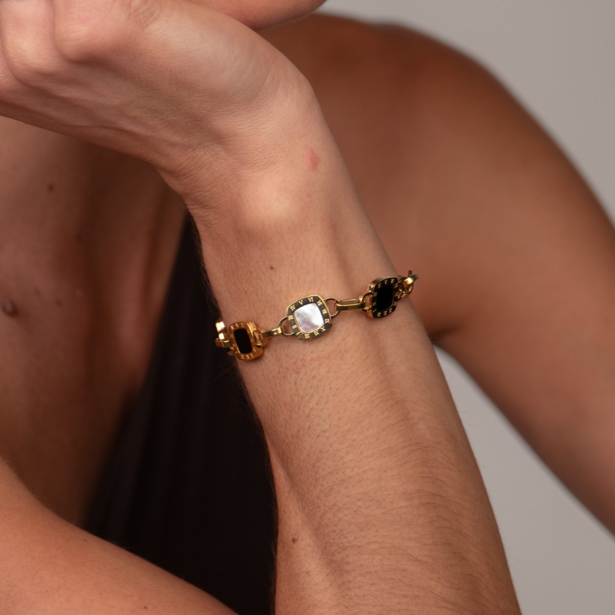 Pulseira Mono Quadrada Banhado em Ouro 18k